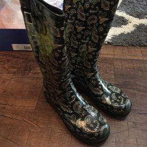 DSW Rainboots